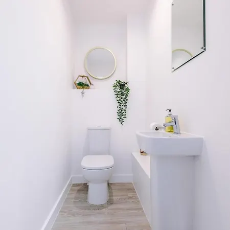 Cosy 2 Bed Apt N City Centre & Mediacity Manchester Exterior photo